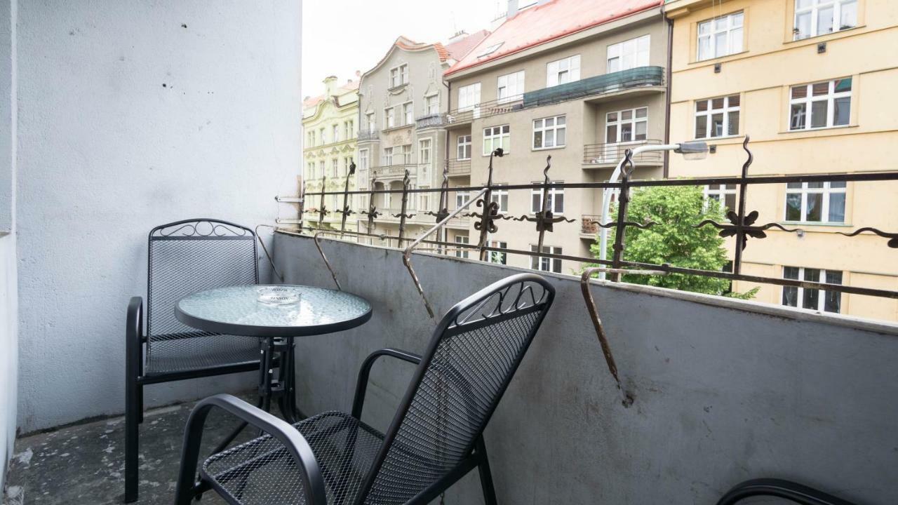 Apartment Four Year Seasons - Walkable To Centre, Metro And Riverside ปราก ภายนอก รูปภาพ