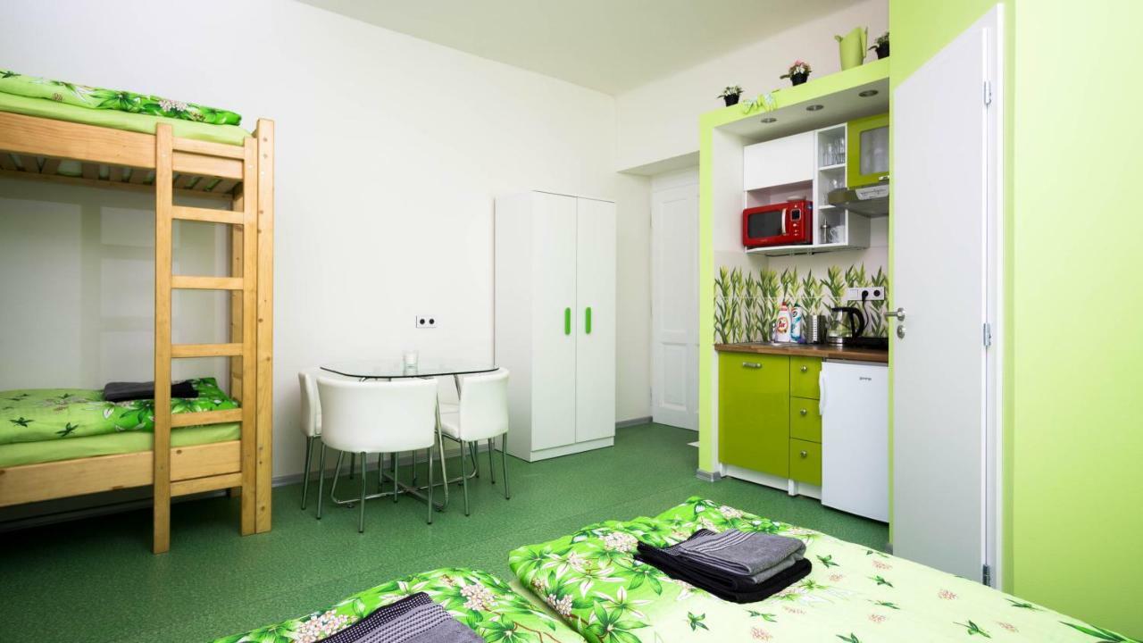 Apartment Four Year Seasons - Walkable To Centre, Metro And Riverside ปราก ภายนอก รูปภาพ