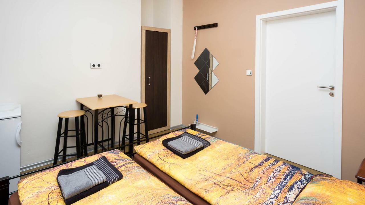 Apartment Four Year Seasons - Walkable To Centre, Metro And Riverside ปราก ภายนอก รูปภาพ